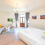 Apartment B32