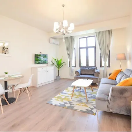 Spacious Deluxe Old Town-free Parking *