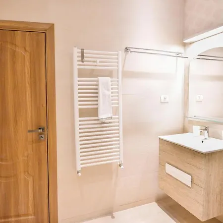 Spacious Deluxe Old Town-free Parking Apartment *