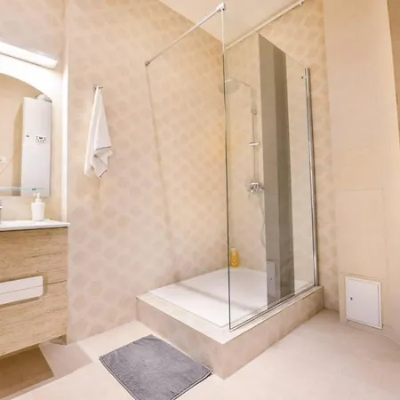 Spacious Deluxe Old Town-free Parking * Bucharest