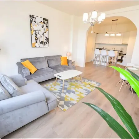 Spacious Deluxe Old Town-free Parking Apartment *