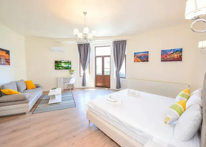 Apartament B32